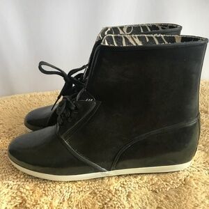 Liz Wear Vintage Style Black Rain Ankle Boots